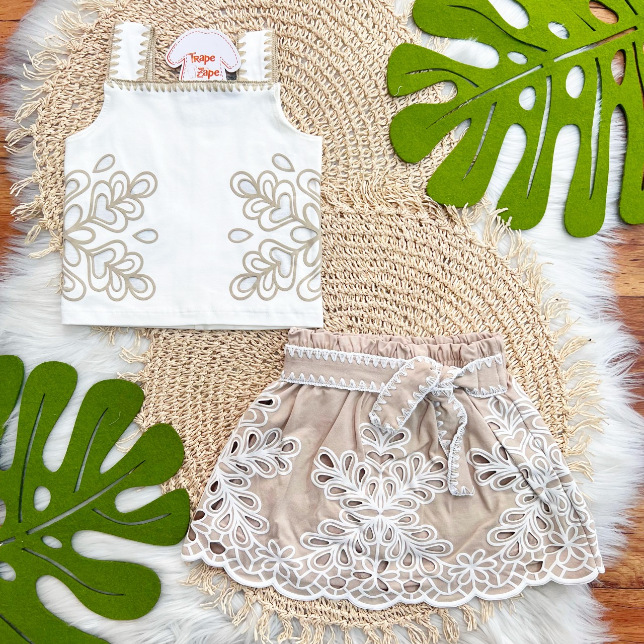 Conj. Regata e Short com Flores em Lese - Areia
